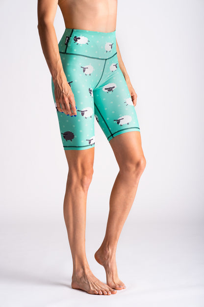 Shorts Schäfchen Midi